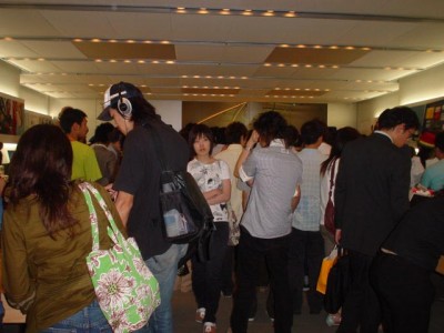 050910 アップルストア人混み