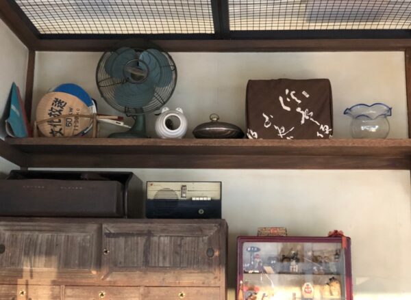 長押しの一枚棚